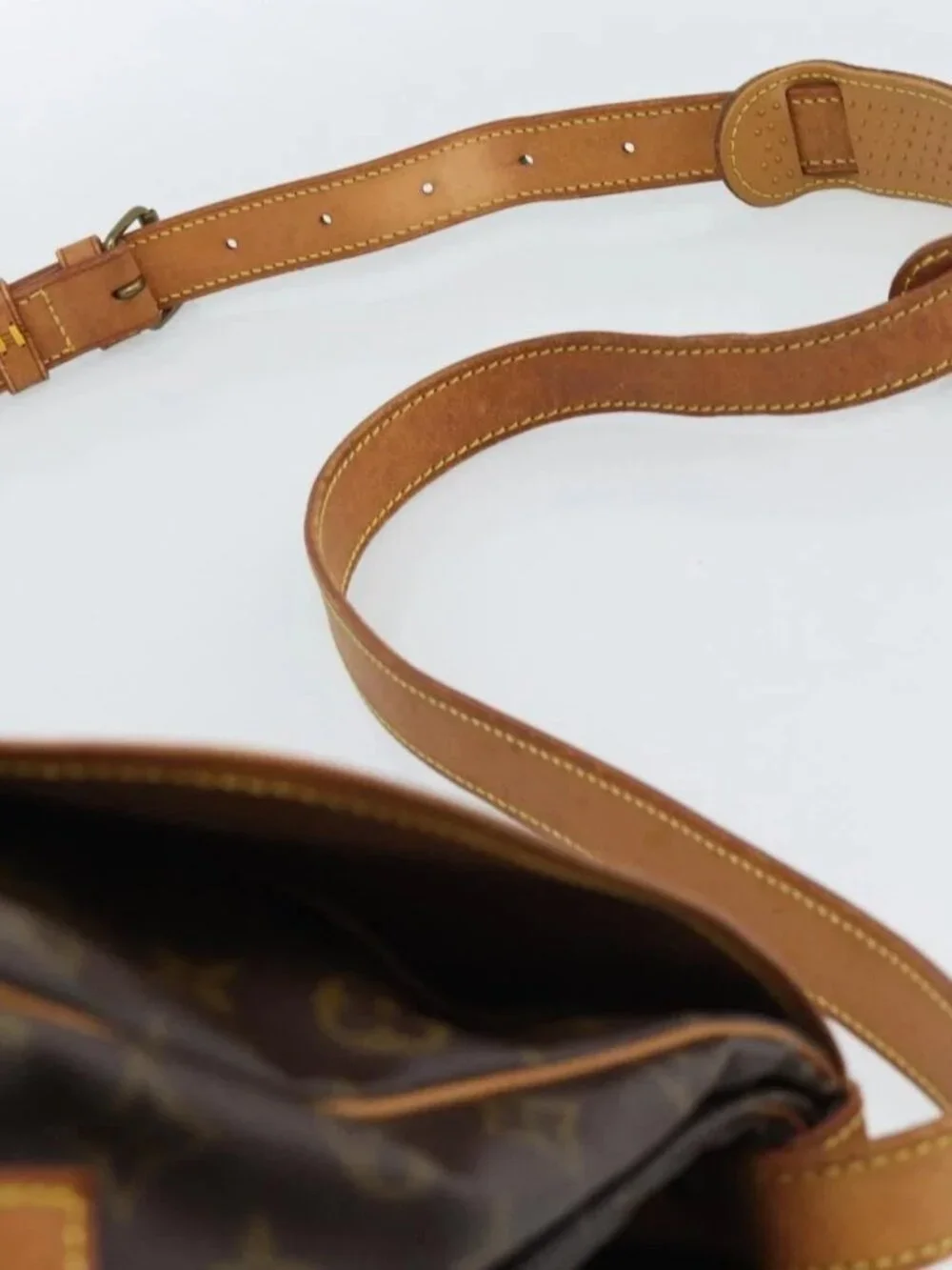 LOUIS VUITTON Monogram Saumur 35 Shoulder Bag M42254 LV Auth ka4885